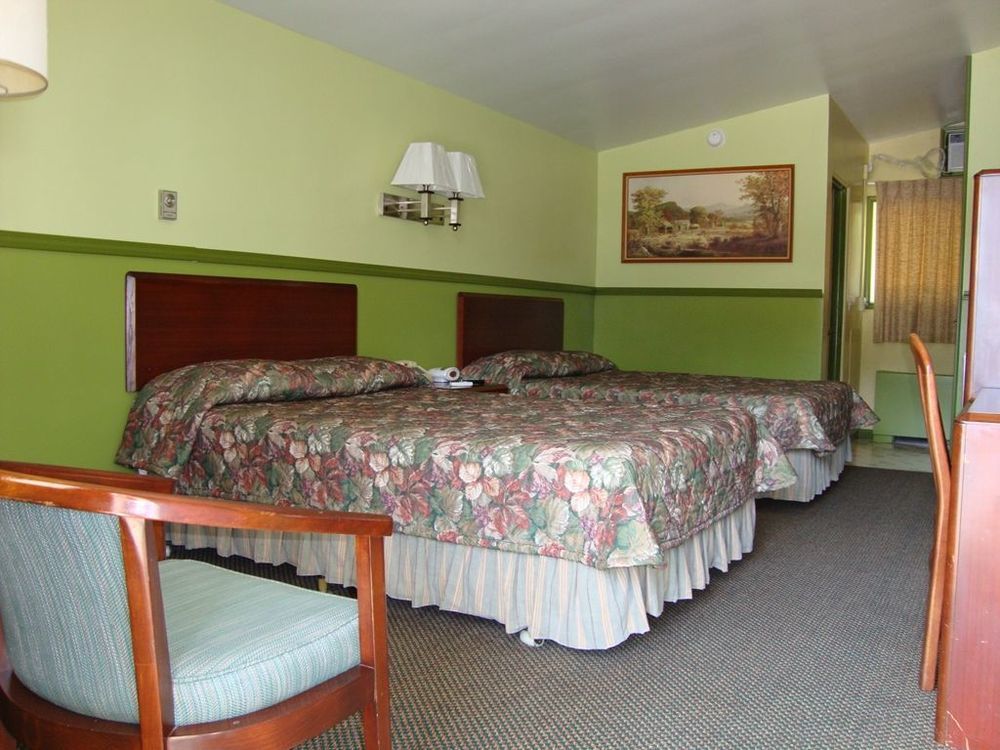 Pinconning Trail Inn Motel الغرفة الصورة