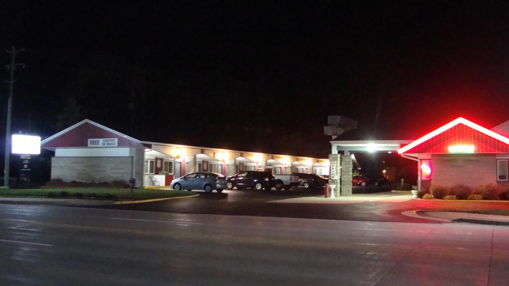 Pinconning Trail Inn Motel المظهر الخارجي الصورة