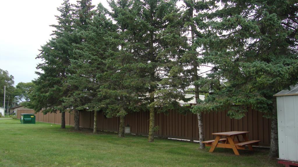 Pinconning Trail Inn Motel المظهر الخارجي الصورة