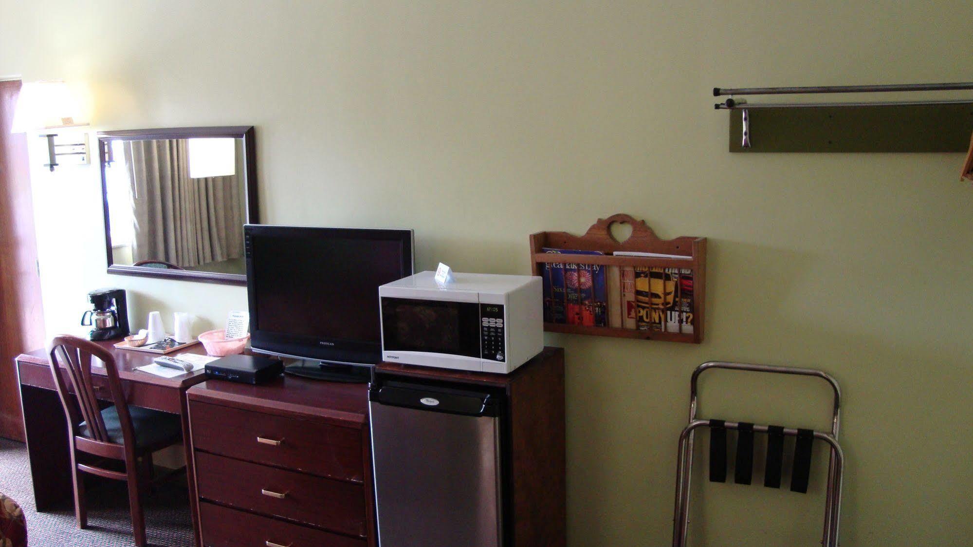 Pinconning Trail Inn Motel المظهر الخارجي الصورة