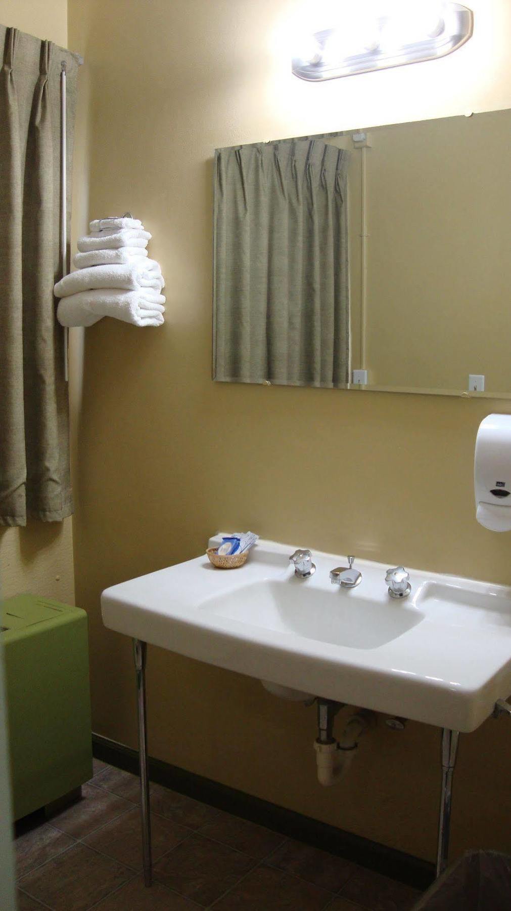 Pinconning Trail Inn Motel المظهر الخارجي الصورة