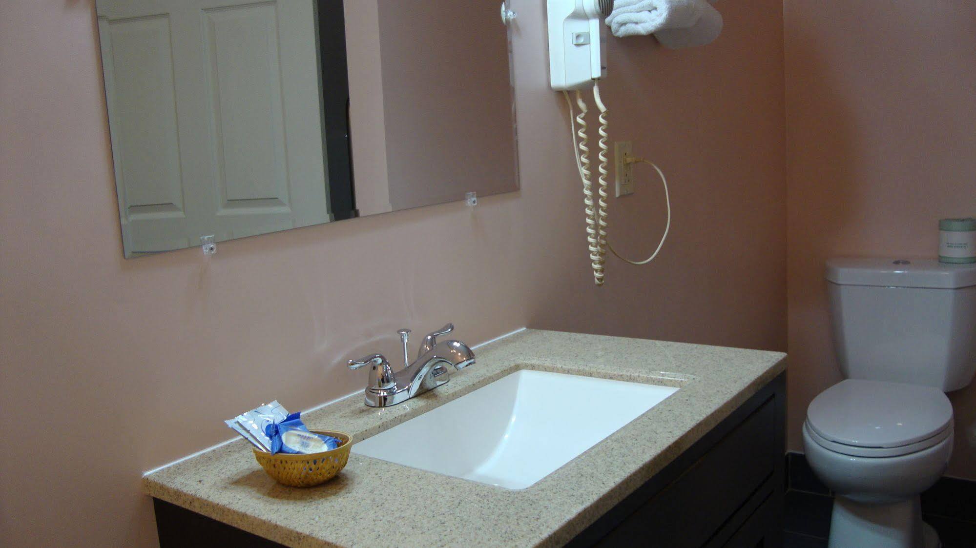 Pinconning Trail Inn Motel المظهر الخارجي الصورة