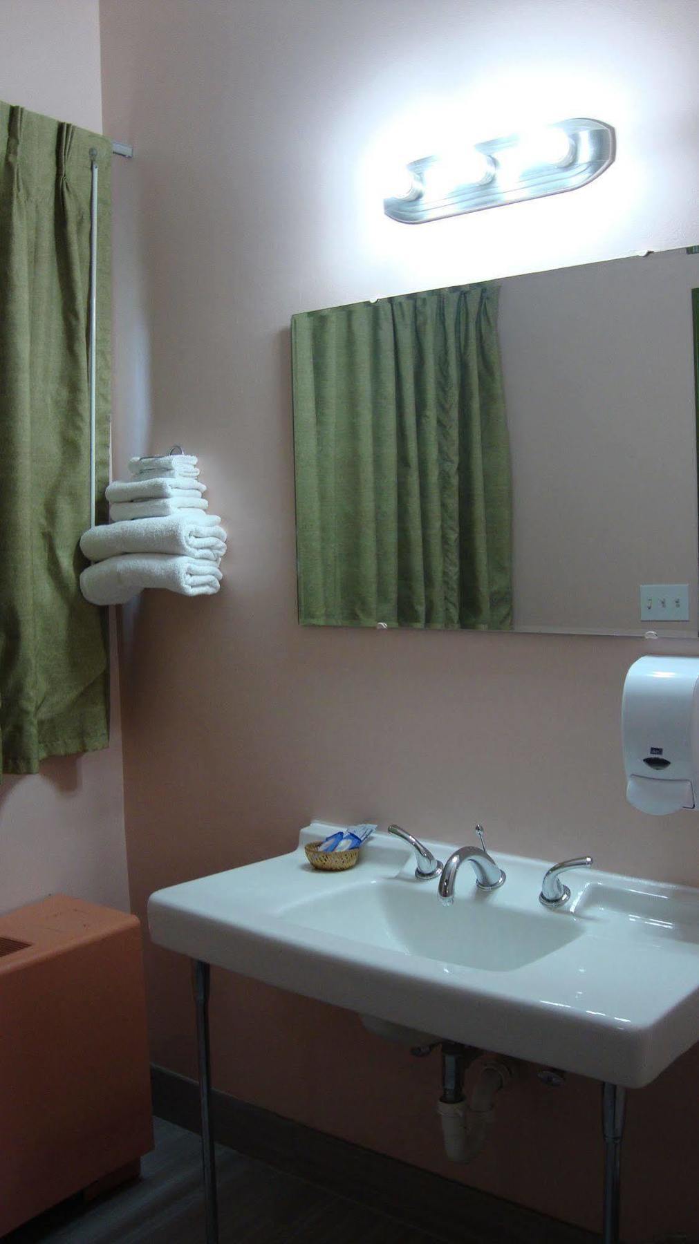Pinconning Trail Inn Motel المظهر الخارجي الصورة